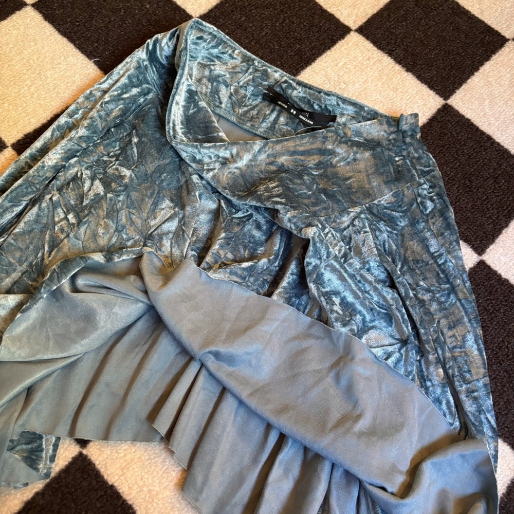 uo x silence + noise velvet skirt - Picture 8 of 9